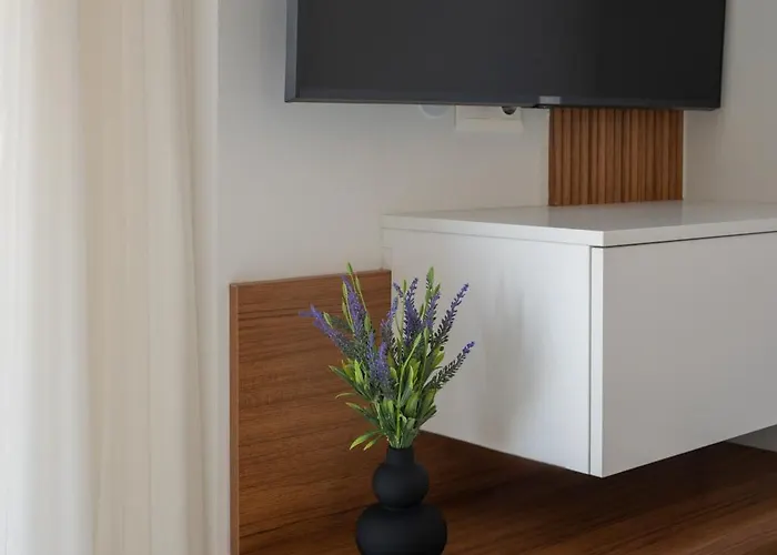 מלון דירות Lirium Luxury 4*