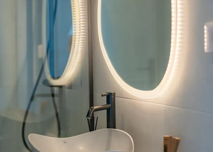 Lirium Luxury מלון דירות