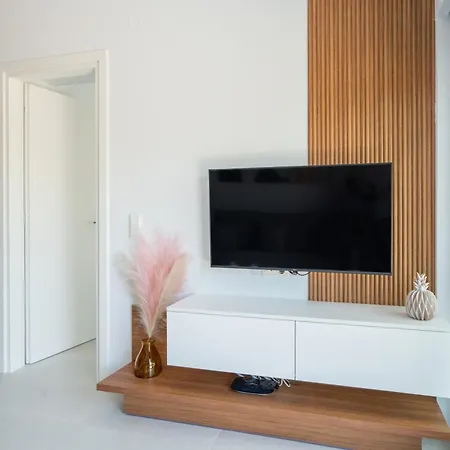 Ξενοδοχείο με διαμερίσματα Lirium Luxury 4*